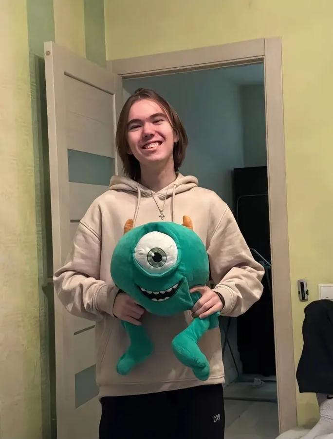 诈骗者使用 apEX 名称和 Team Vitality 品牌进行 YouTube 诈骗